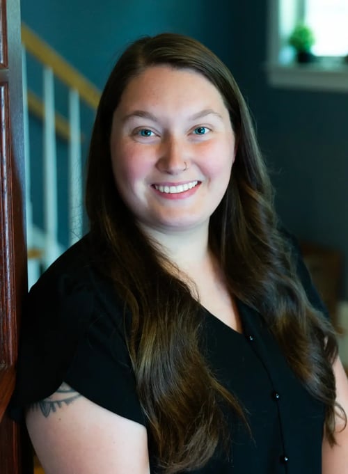 Julienne Flynn, Chef Intelligence Acquisition (CIA)